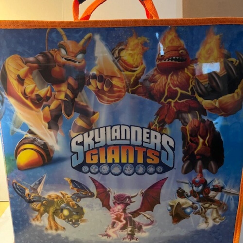 Skylanders Giants Official Display Carrying Case Storage For Figures w/ Dividers